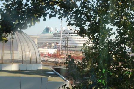 Пассажиры круизного лайнера «Amera» осматривают достопримечательности Одессы (фото, видеокомментарий)