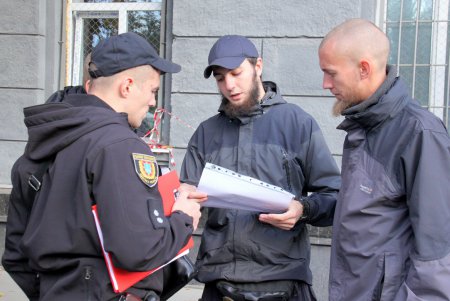Со стены здания областного военкомата снесли барельеф маршалу Георгию Жукову (фоторепортаж)