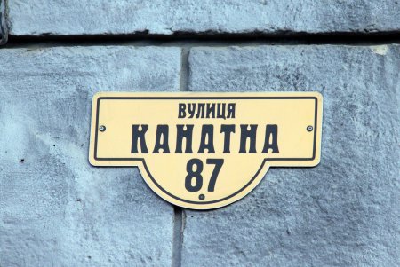 Со стены здания областного военкомата снесли барельеф маршалу Георгию Жукову (фоторепортаж)