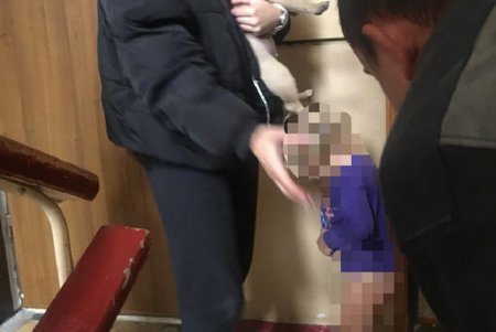 Трехлетняя малышка заперлась в квартире: на помощь пришли патрульные и спасатели (фото)
