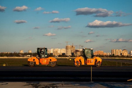 С удобным пандусом и надежным покрытием: в аэропорту заканчивают строить рулежную дорожку (фото)