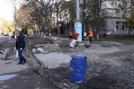 На углу Инглези и Варненской обустроят дополнительную полосу движения (фото)