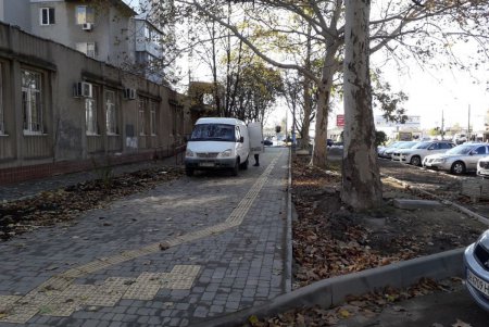 На углу Инглези и Варненской обустроят дополнительную полосу движения (фото)