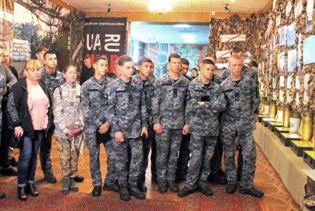 Герои не забыты: в военно-историческом музее на Пироговской открылась выставка «Блокпост памяти» (фоторепортаж)