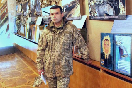 Герои не забыты: в военно-историческом музее на Пироговской открылась выставка «Блокпост памяти» (фоторепортаж)