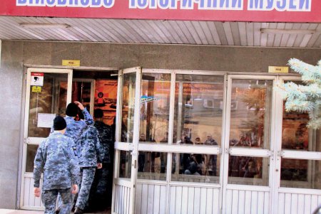Герои не забыты: в военно-историческом музее на Пироговской открылась выставка «Блокпост памяти» (фоторепортаж)
