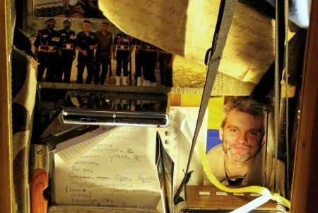 Герои не забыты: в военно-историческом музее на Пироговской открылась выставка «Блокпост памяти» (фоторепортаж)