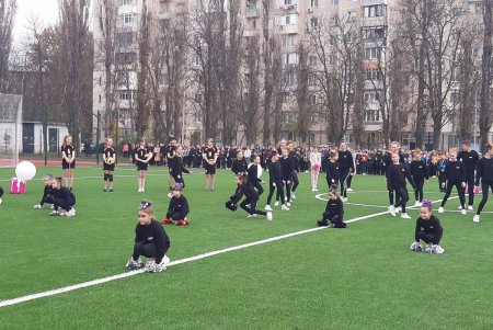 На Черемушках открыли современный и многофункциональный школьный стадион (фото, видео)