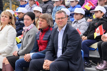 Для школьников Малиновского района открыли многофункциональный стадион (фоторепортаж)