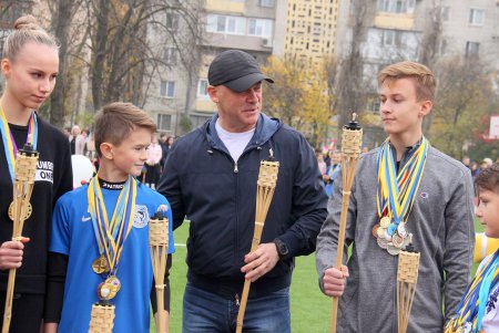 Для школьников Малиновского района открыли многофункциональный стадион (фоторепортаж)