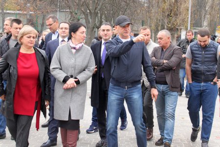 Для школьников Малиновского района открыли многофункциональный стадион (фоторепортаж)