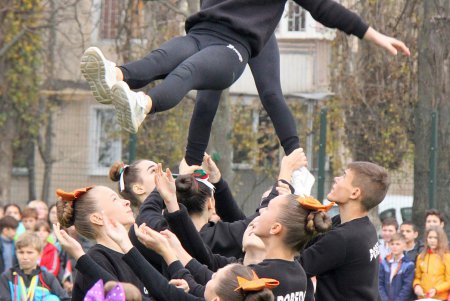 Для школьников Малиновского района открыли многофункциональный стадион (фоторепортаж)