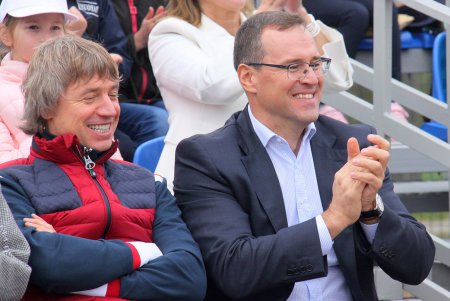 Для школьников Малиновского района открыли многофункциональный стадион (фоторепортаж)
