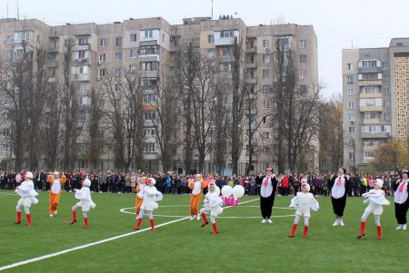 Для школьников Малиновского района открыли многофункциональный стадион (фоторепортаж)