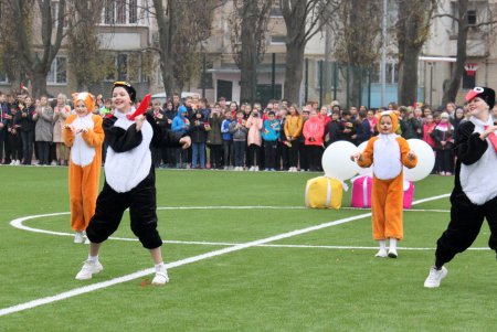 Для школьников Малиновского района открыли многофункциональный стадион (фоторепортаж)