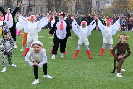 Для школьников Малиновского района открыли многофункциональный стадион (фоторепортаж)