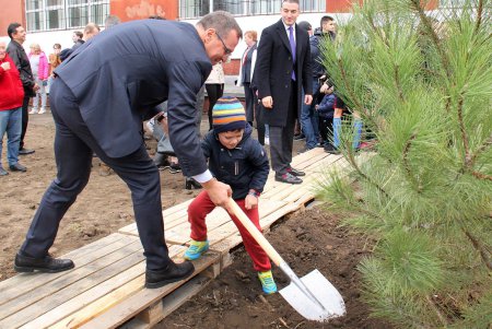 Для школьников Малиновского района открыли многофункциональный стадион (фоторепортаж)