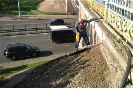 Мост возле автовокзала стал удобнее и безопаснее (фото)