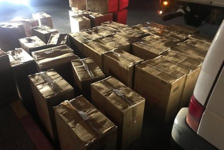 Микроавтобус с табачной контрабандой на 625 тысяч гривен остановили на трассе Киев – Одесса (фото, видео)