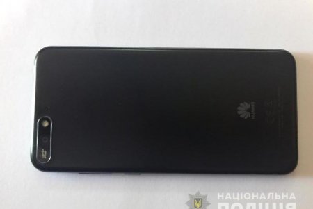 Двух пятиклассников ограбили на автобусной остановке в Нерубайском