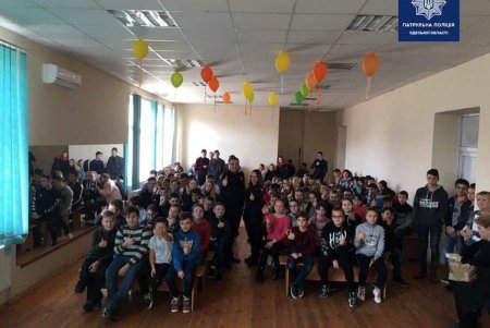 Местные школьники на время почувствовали себя полицейскими (фото)