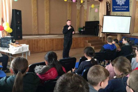 Местные школьники на время почувствовали себя полицейскими (фото)