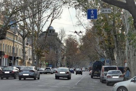 На Ришельевской появились дорожные знаки для выделения отдельной полосы общественному транспорту (фото)