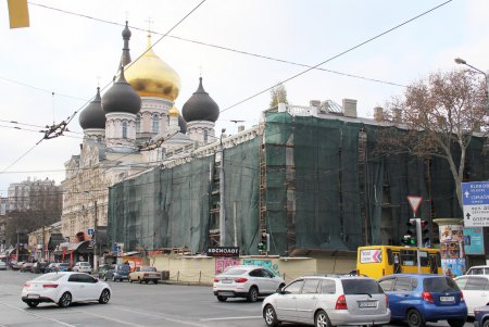 В Одессе начата реставрация старинного дома на Привокзальной площади (фоторепортаж)