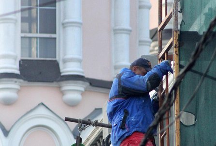 В Одессе начата реставрация старинного дома на Привокзальной площади (фоторепортаж)