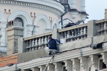 В Одессе начата реставрация старинного дома на Привокзальной площади (фоторепортаж)