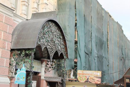 В Одессе начата реставрация старинного дома на Привокзальной площади (фоторепортаж)