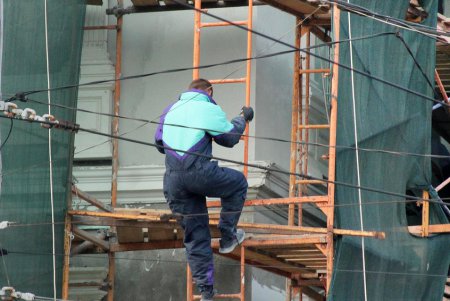 В Одессе начата реставрация старинного дома на Привокзальной площади (фоторепортаж)