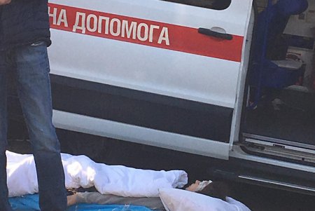 На Авдеева-Черноморского столкнулись авто скорой помощи и «Мерседес»: есть пострадавшие (фото, обновлено)