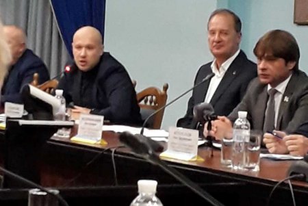 На круглом столе в областном совете озвучили основные проблемы Одесского региона, но выслушать их оказалось некому (фото)