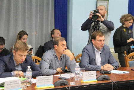 На круглом столе в областном совете озвучили основные проблемы Одесского региона, но выслушать их оказалось некому (фото)