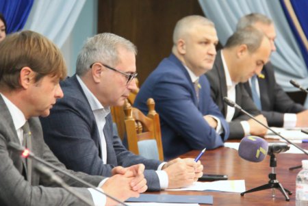 На круглом столе в областном совете озвучили основные проблемы Одесского региона, но выслушать их оказалось некому (фото)