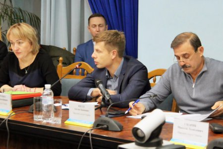 На круглом столе в областном совете озвучили основные проблемы Одесского региона, но выслушать их оказалось некому (фото)