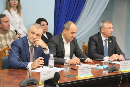 На круглом столе в областном совете озвучили основные проблемы Одесского региона, но выслушать их оказалось некому (фото)