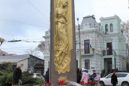 Одесситы почтили память жертв Голодоморов (фоторепортаж)