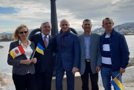 На побережье Марселя торжественно открыли символ Одессы «Якорь-сердце» (фото, видео)