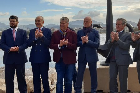 На побережье Марселя торжественно открыли символ Одессы «Якорь-сердце» (фото, видео)
