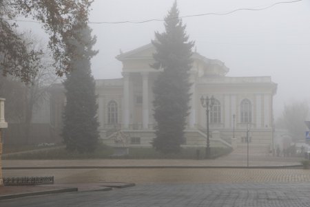 Утром центр Одессы «утонул» в тумане (фоторепортаж)