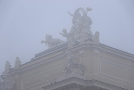Утром центр Одессы «утонул» в тумане (фоторепортаж)