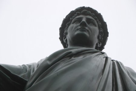 Утром центр Одессы «утонул» в тумане (фоторепортаж)