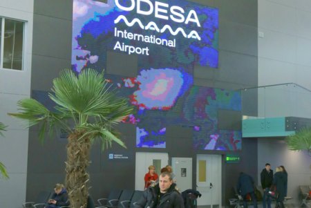 Новый терминал аэропорта Одессы обслуживает вылет международных рейсов (фоторепортаж)