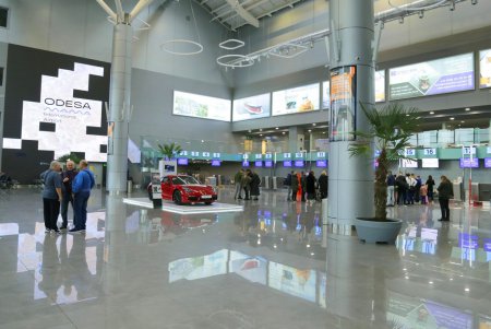 Новый терминал аэропорта Одессы обслуживает вылет международных рейсов (фоторепортаж)