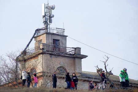 Место аварии танкера «Делфи» стало популярным у одесситов и туристов (фоторепортаж)