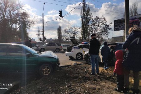 На Таирова перекресток не поделили две легковушки: есть пострадавшие (фото, обновлено)