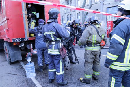Ликвидация масштабного пожара в центре Одессы: пламя охватило здание колледжа (фоторепортаж)