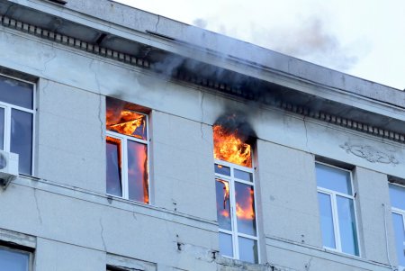 Ликвидация масштабного пожара в центре Одессы: пламя охватило здание колледжа (фоторепортаж)